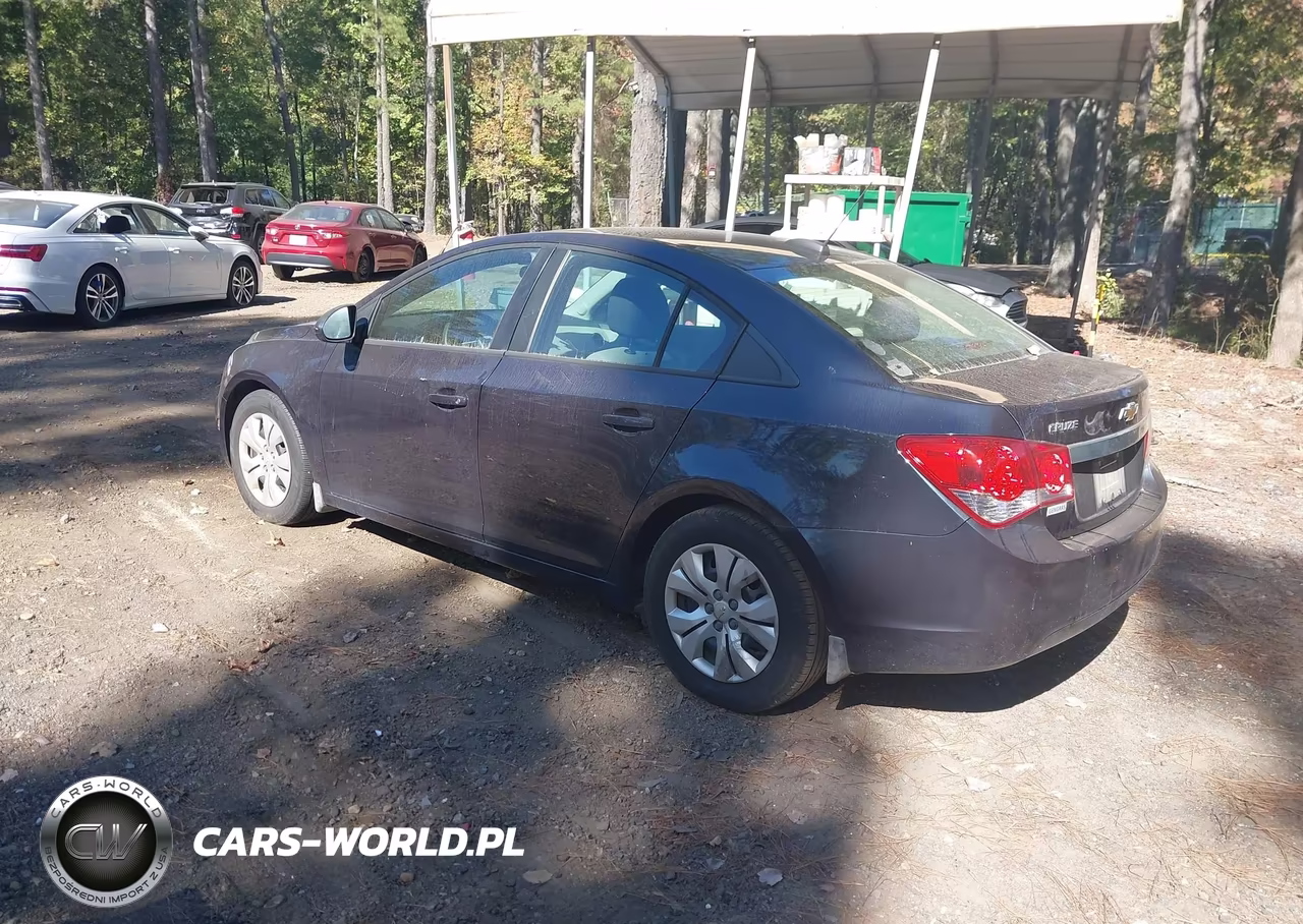 2015 Chevrolet Cruze Ls Auto VIN:1G1PA5SG7F7112287 - 3