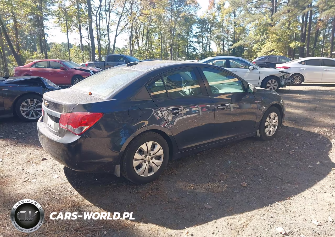 2015 Chevrolet Cruze Ls Auto VIN:1G1PA5SG7F7112287 - 4