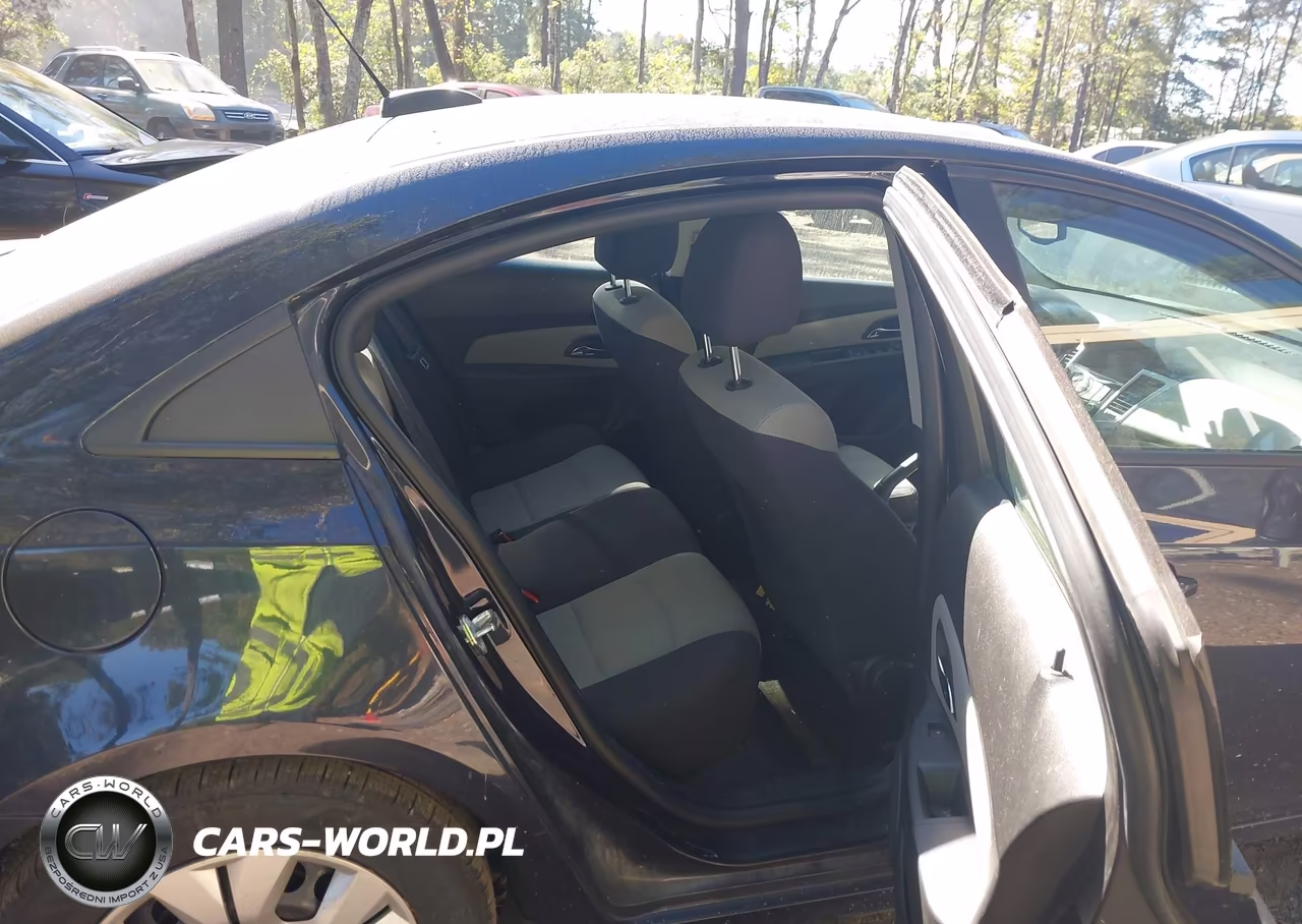 2015 Chevrolet Cruze Ls Auto VIN:1G1PA5SG7F7112287 - 8