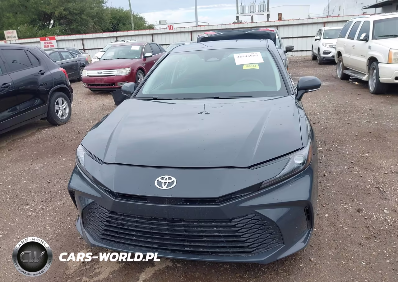 2025 Toyota Camry Le VIN:4T1DAACK8SU126776 - 13