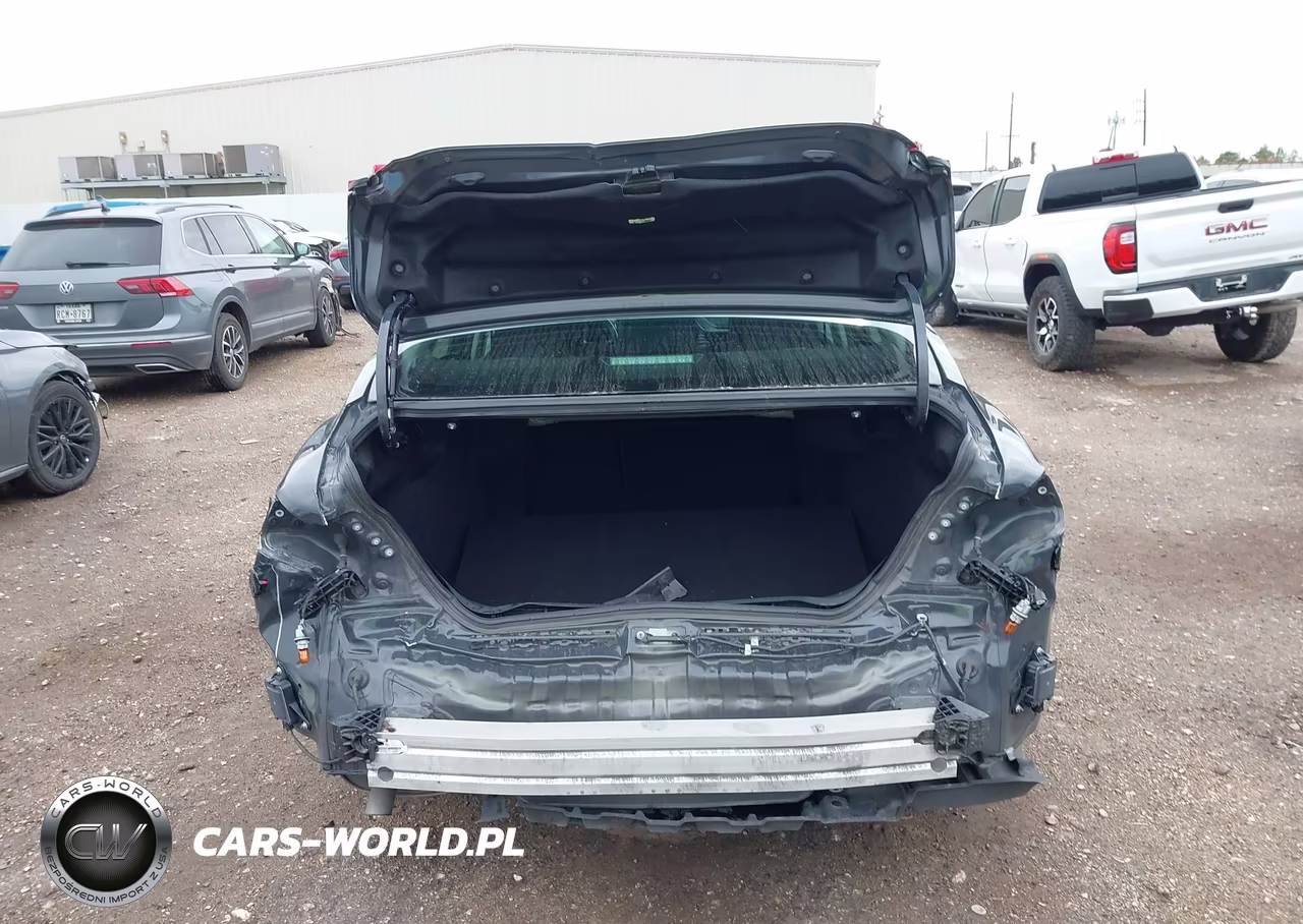 2025 Toyota Camry Le VIN:4T1DAACK8SU126776 - 17