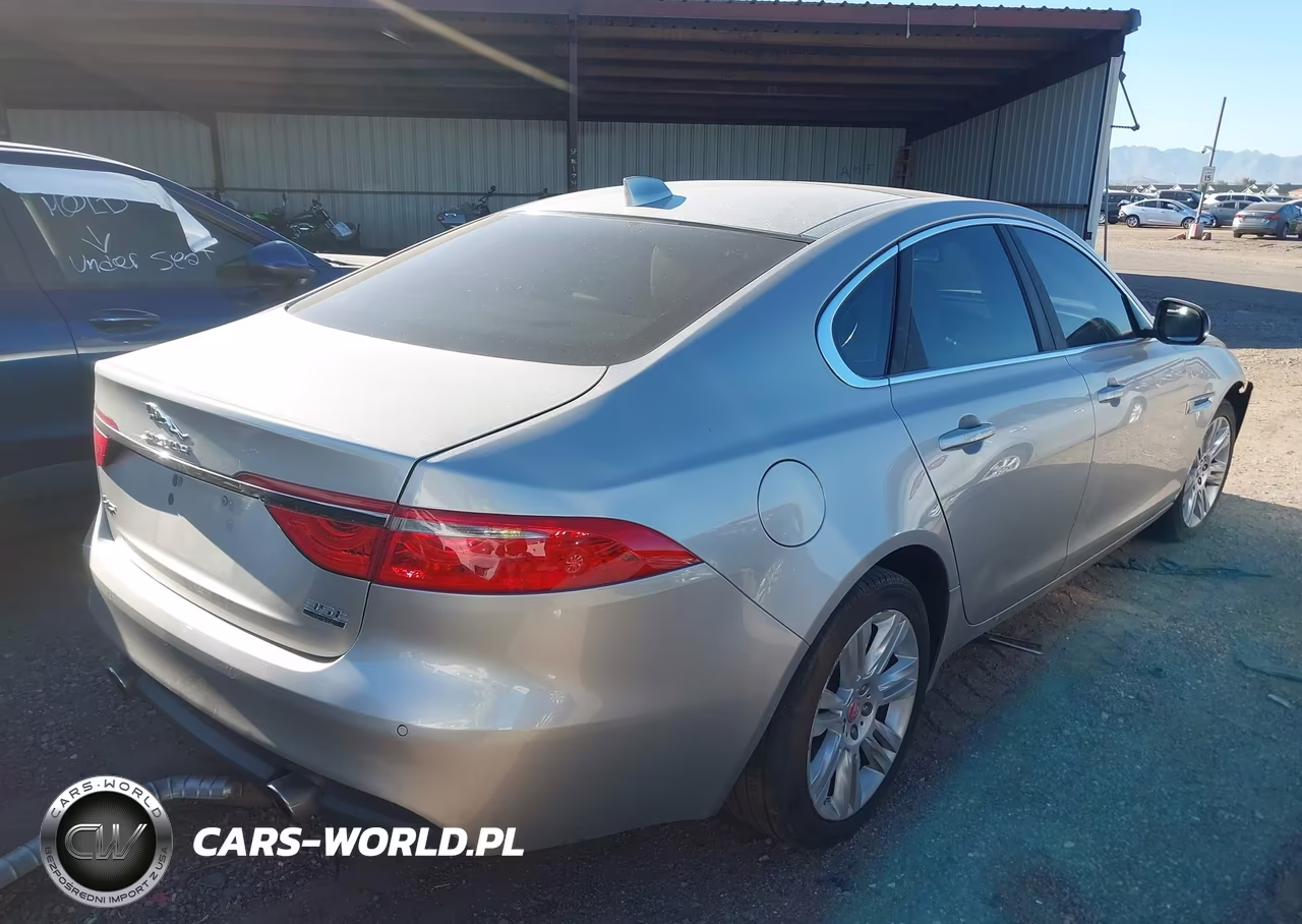 2016 Jaguar Xf 35T Premium VIN:SAJBJ4BVXGCY23566 - 4