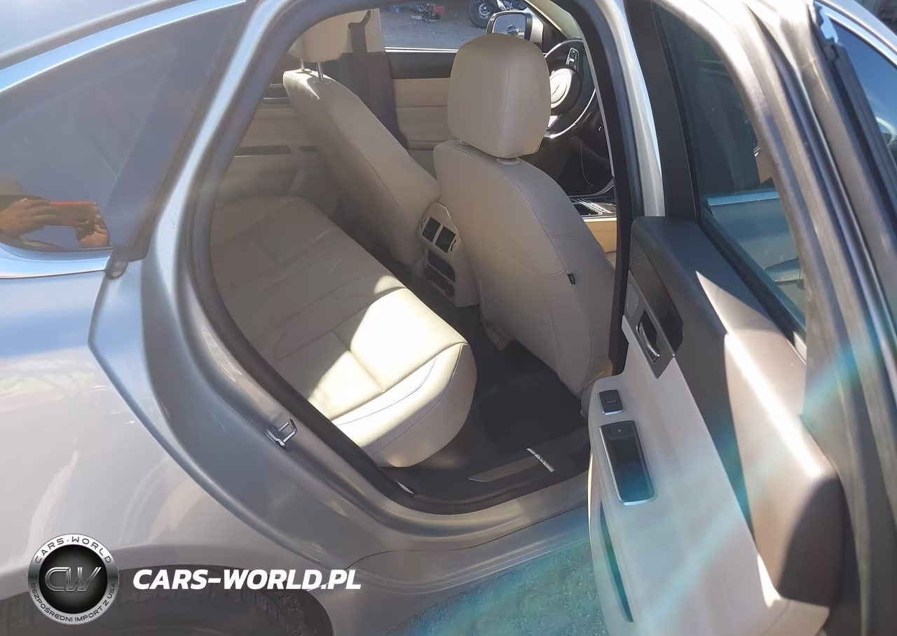 2016 Jaguar Xf 35T Premium VIN:SAJBJ4BVXGCY23566 - 8