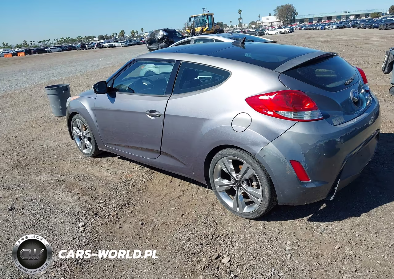 2016 Hyundai Veloster VIN:KMHTC6AD3GU258097 - 3