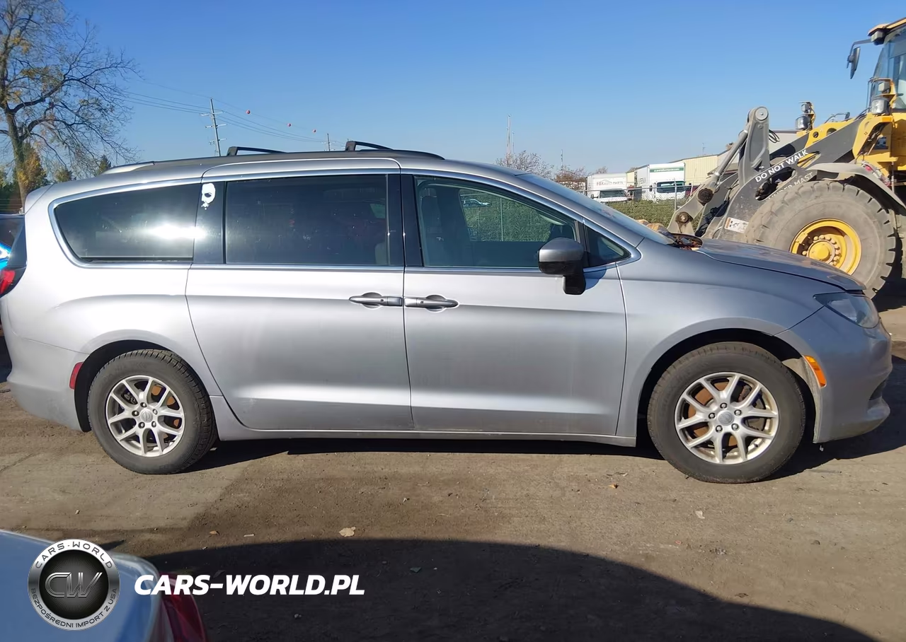 2017 Chrysler Pacifica Touring VIN:2C4RC1DG5HR502340 - 13