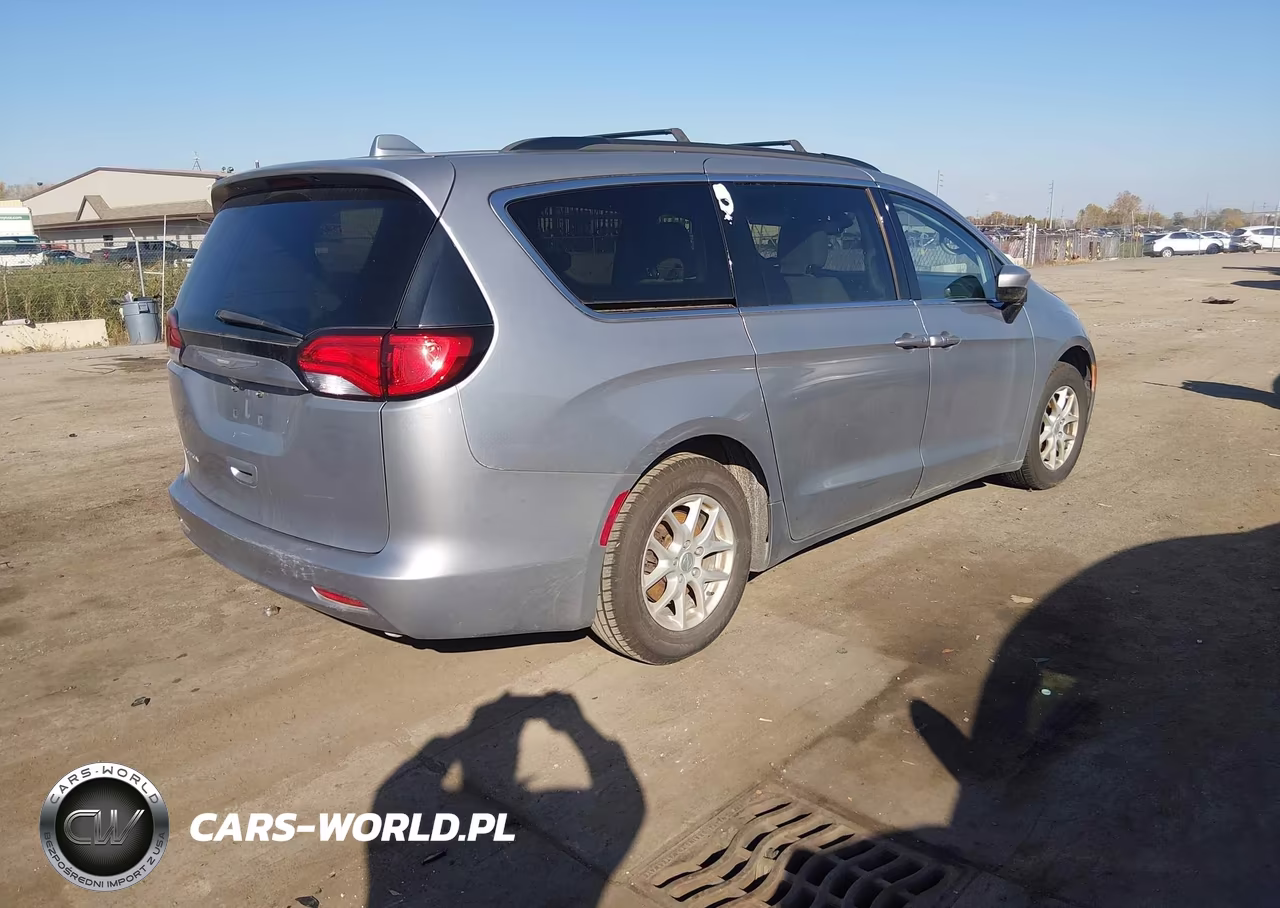 2017 Chrysler Pacifica Touring VIN:2C4RC1DG5HR502340 - 4