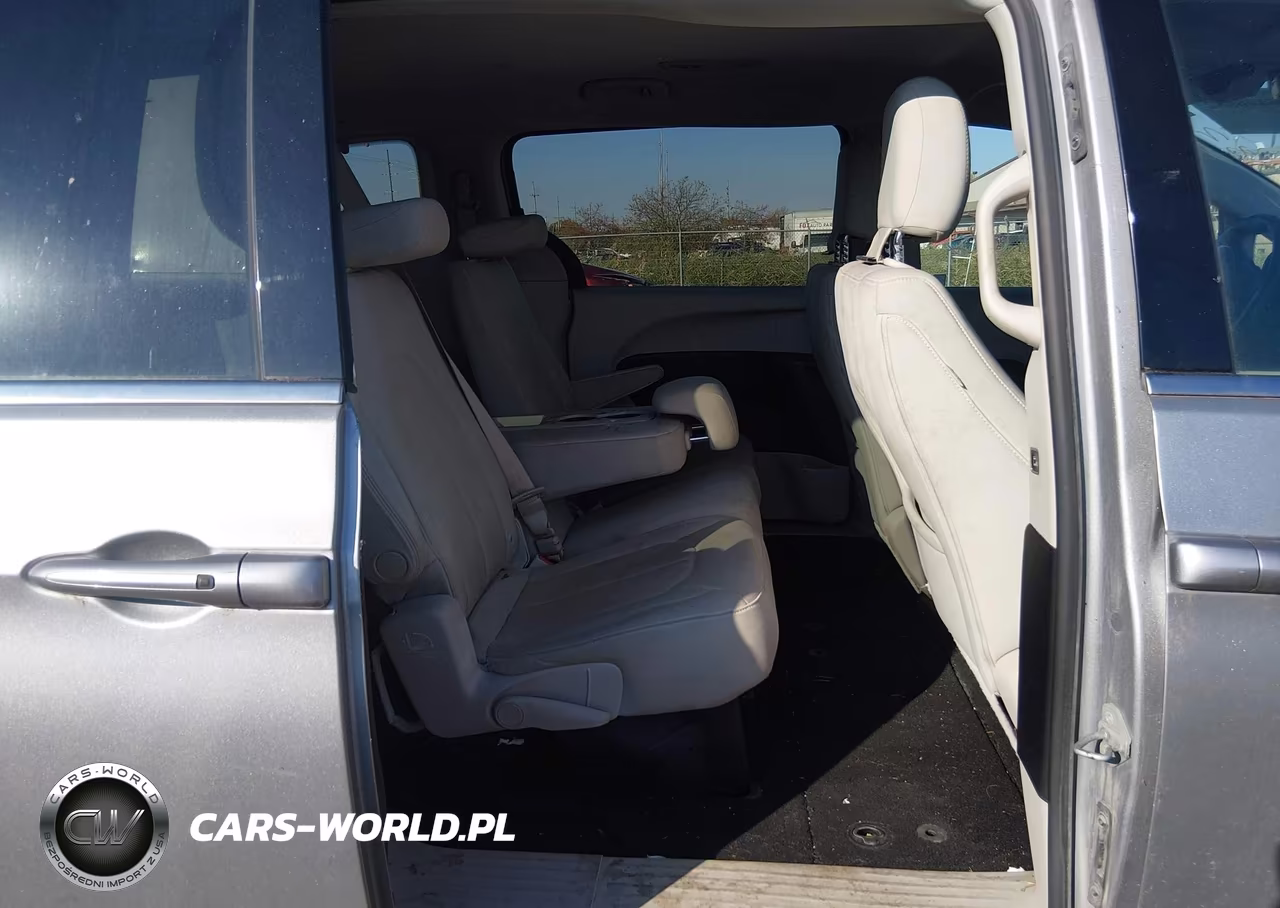 2017 Chrysler Pacifica Touring VIN:2C4RC1DG5HR502340 - 8