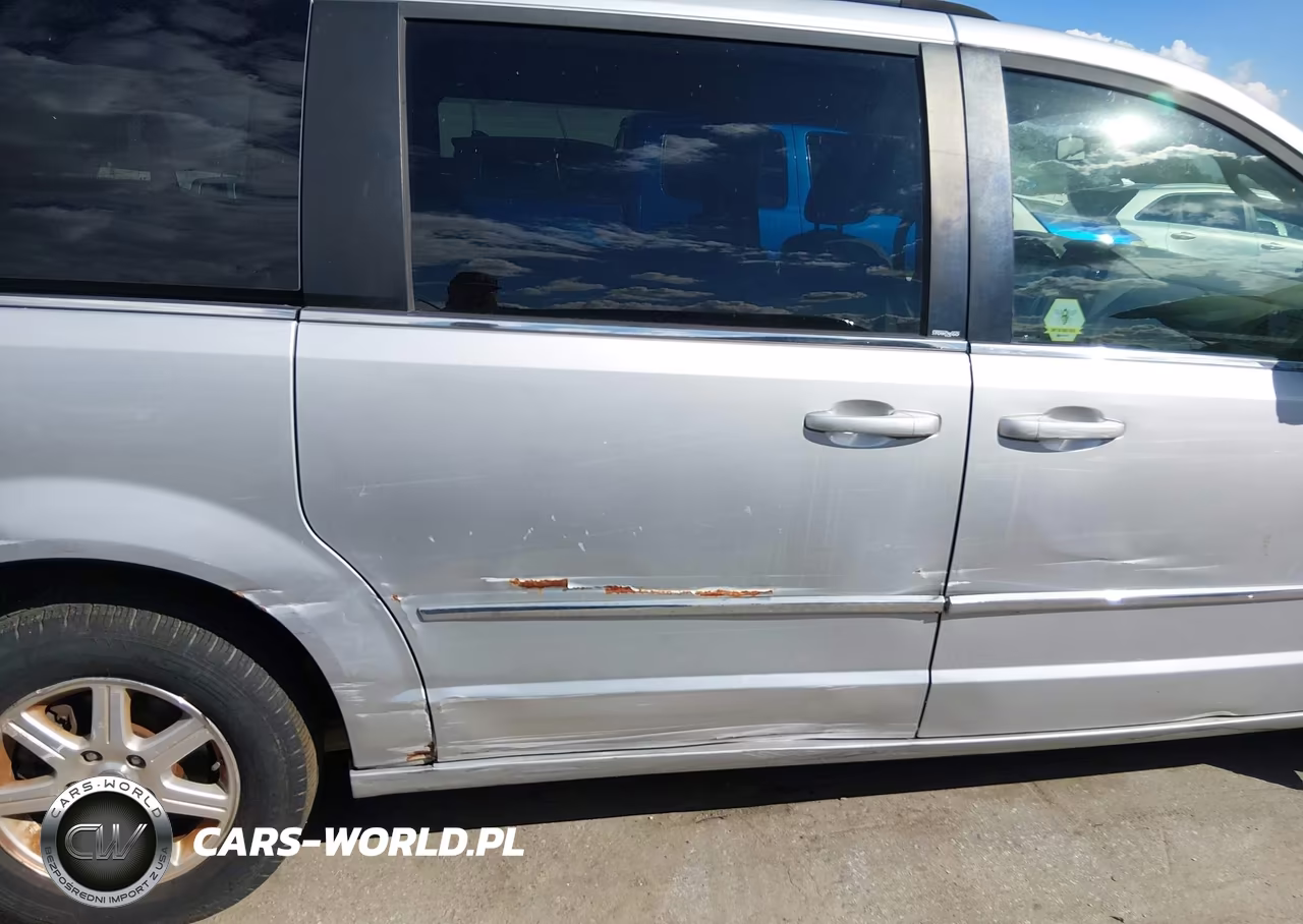 2009 Chrysler Town & Country Touring VIN:2A8HR54189R577797 - 6