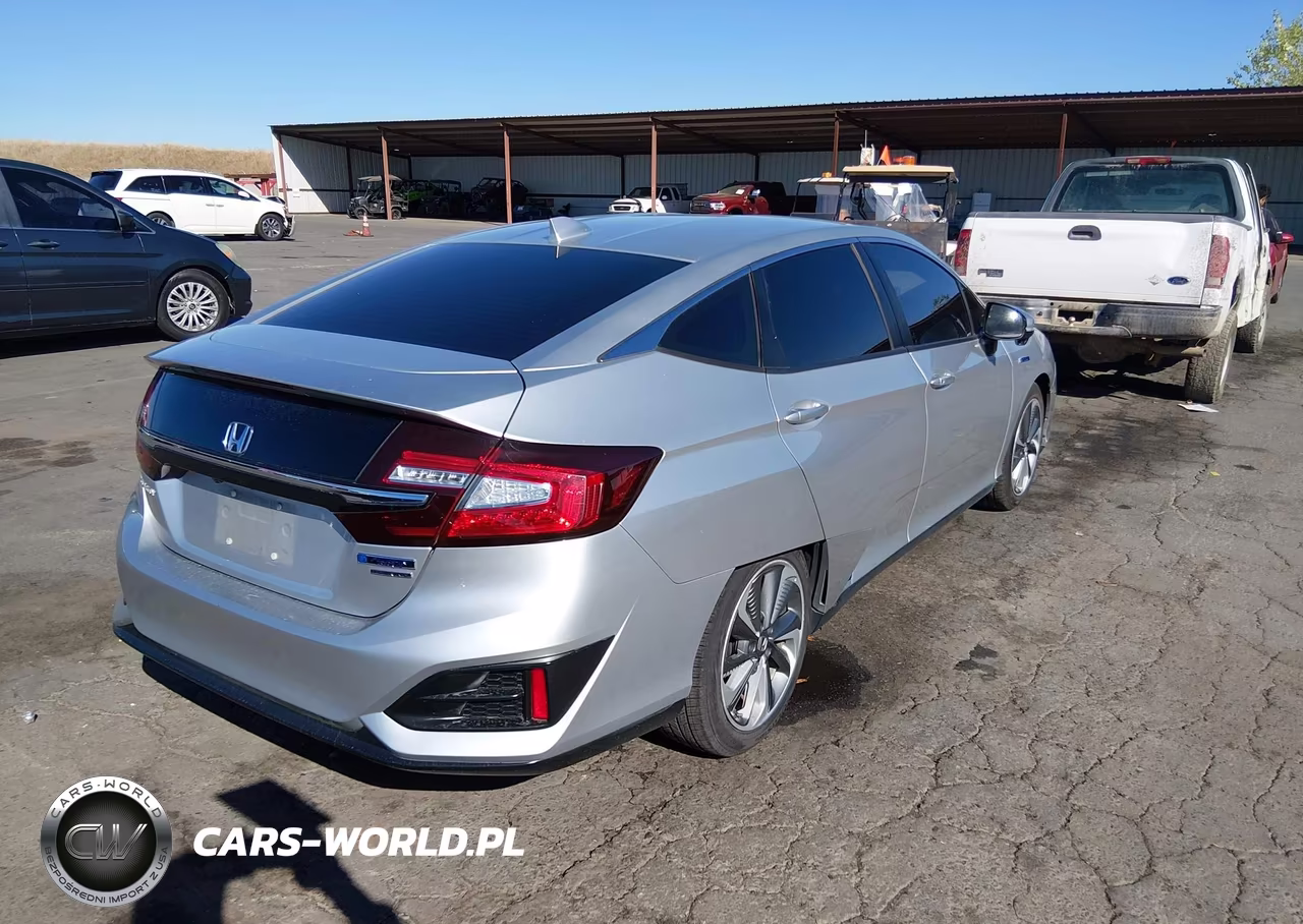 2018 Honda Clarity Plug-In Hybrid Touring VIN:JHMZC5F39JC015026 - 4