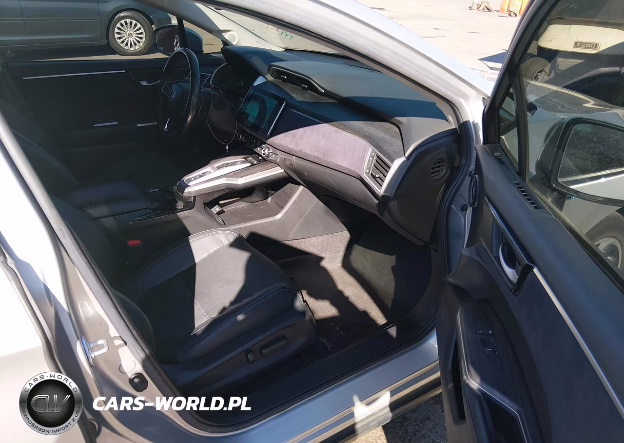 2018 Honda Clarity Plug-In Hybrid Touring VIN:JHMZC5F39JC015026 - 5