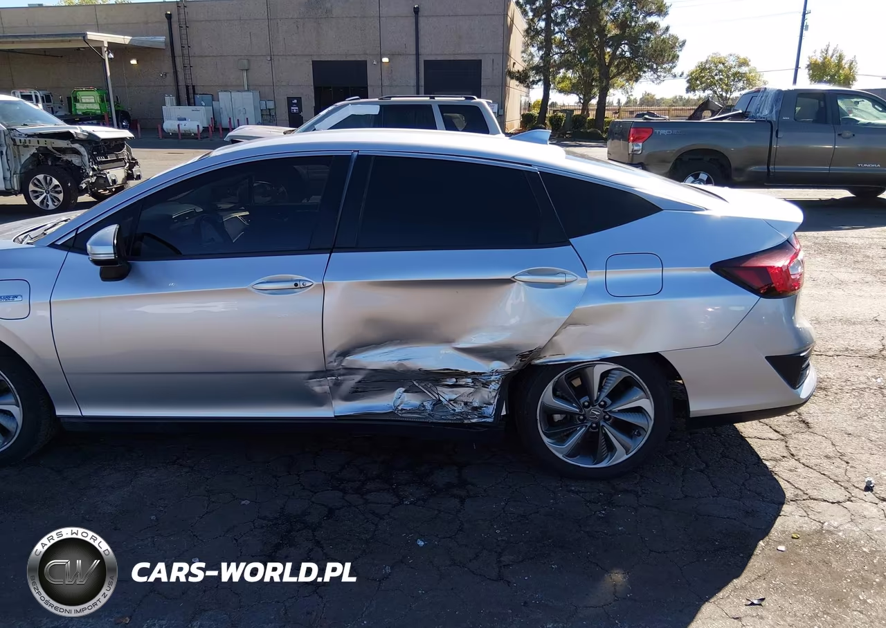 2018 Honda Clarity Plug-In Hybrid Touring VIN:JHMZC5F39JC015026 - 6