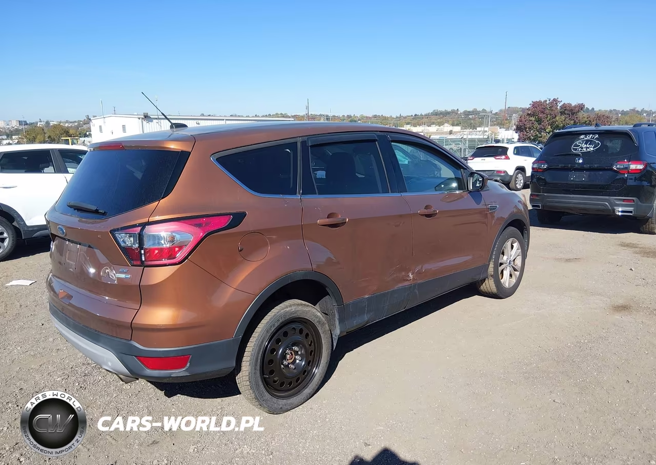 2017 Ford Escape Se VIN:1FMCU9GD3HUD15213 - 4