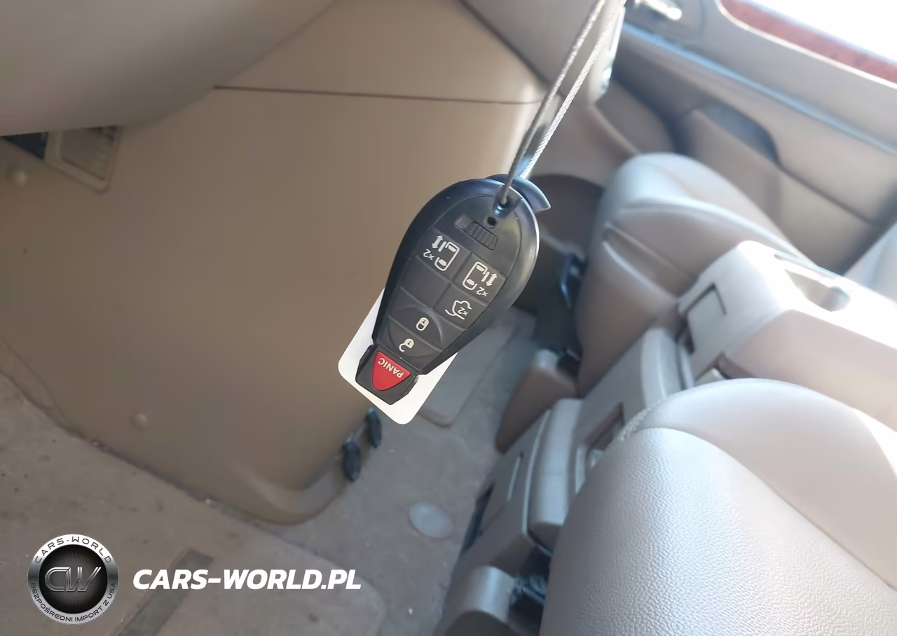 2016 Chrysler Town & Country Touring VIN:2C4RC1BG5GR229000 - 11