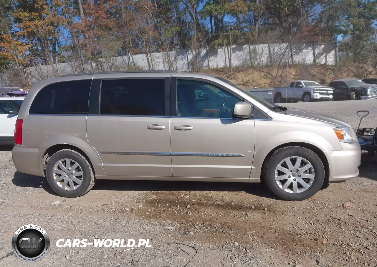 2016 Chrysler Town & Country Touring VIN:2C4RC1BG5GR229000 - 13