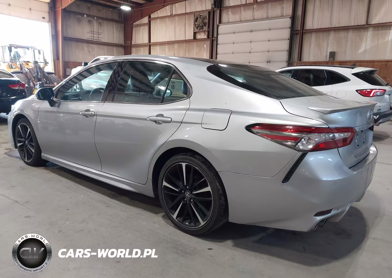 2018 Toyota Camry Xse VIN:4T1B61HK5JU500552 - 3