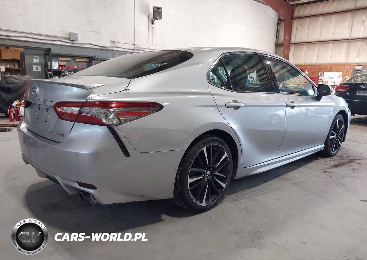 2018 Toyota Camry Xse VIN:4T1B61HK5JU500552 - 4