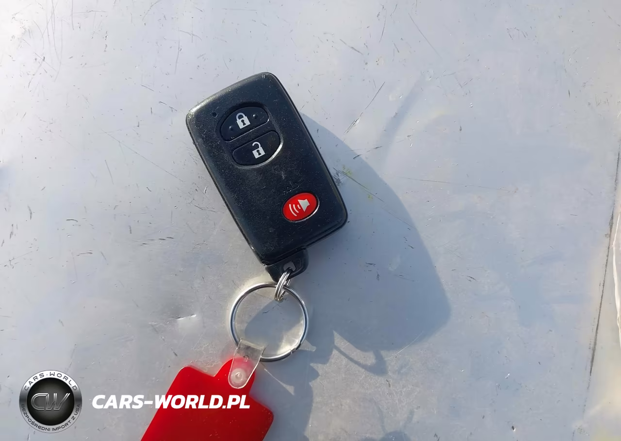 2012 Toyota Prius V Three VIN:JTDZN3EU6C3063614 - 11