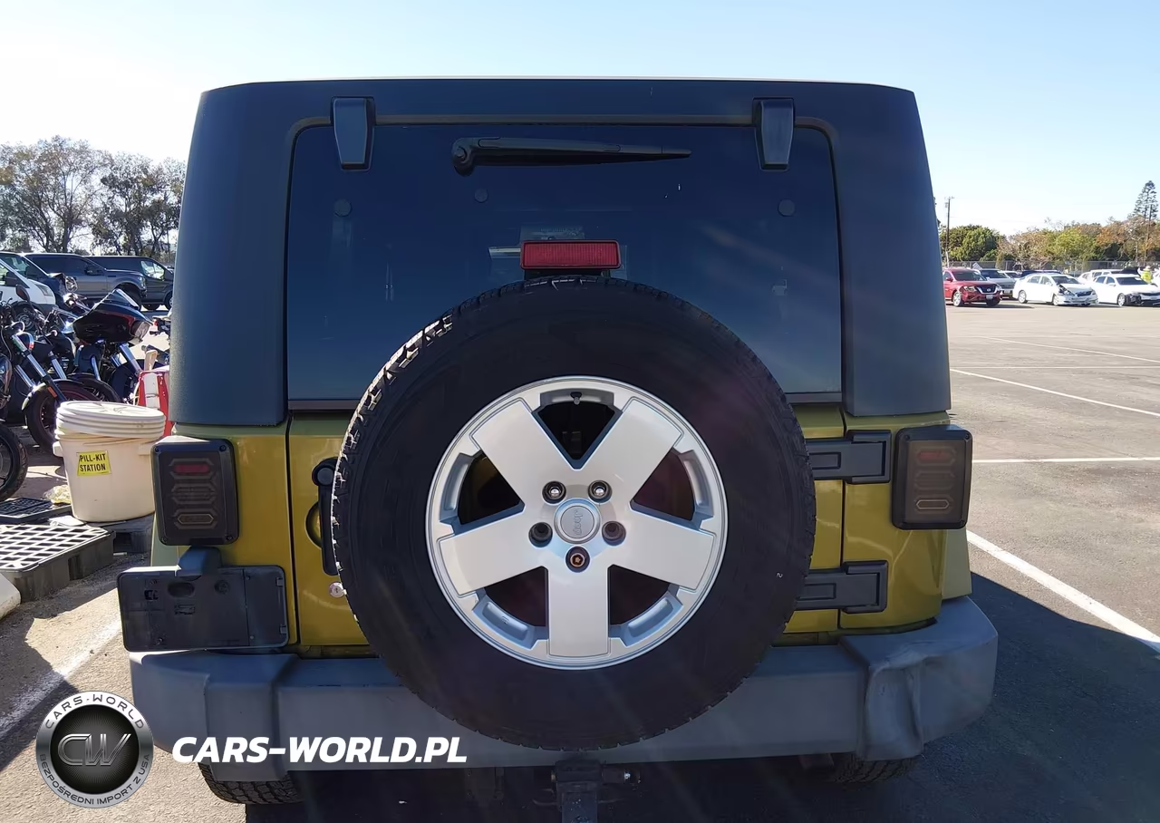 2007 Jeep Wrangler Unlimited Sahara VIN:1J4GB59197L141864 - 16
