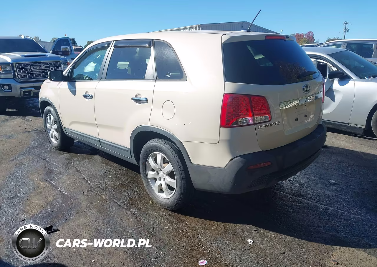 2011 Kia Sorento Lx VIN:5XYKT3A16BG172488 - 3