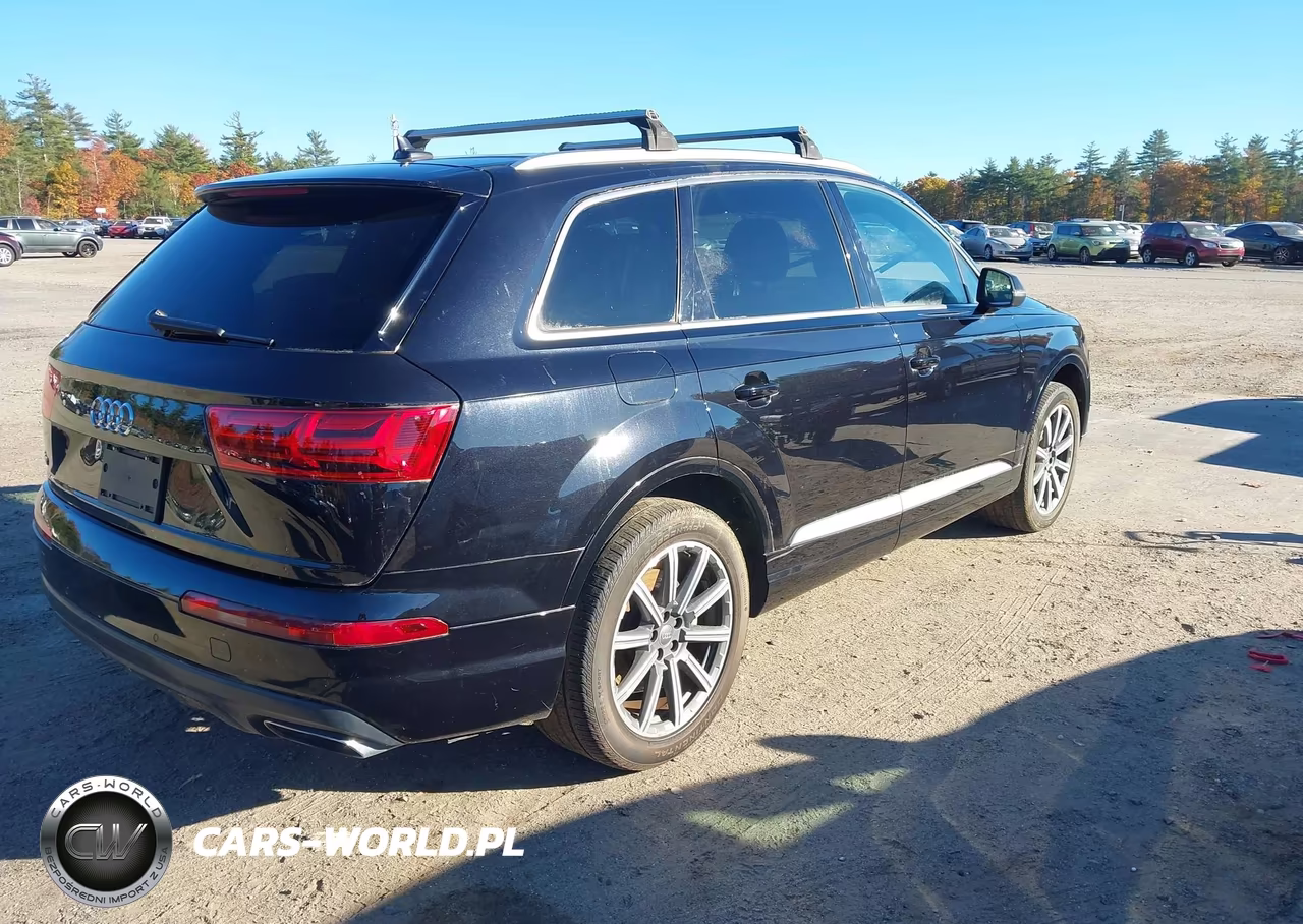 2017 Audi Q7 3.0T Premium VIN:WA1LAAF78HD035601 - 4