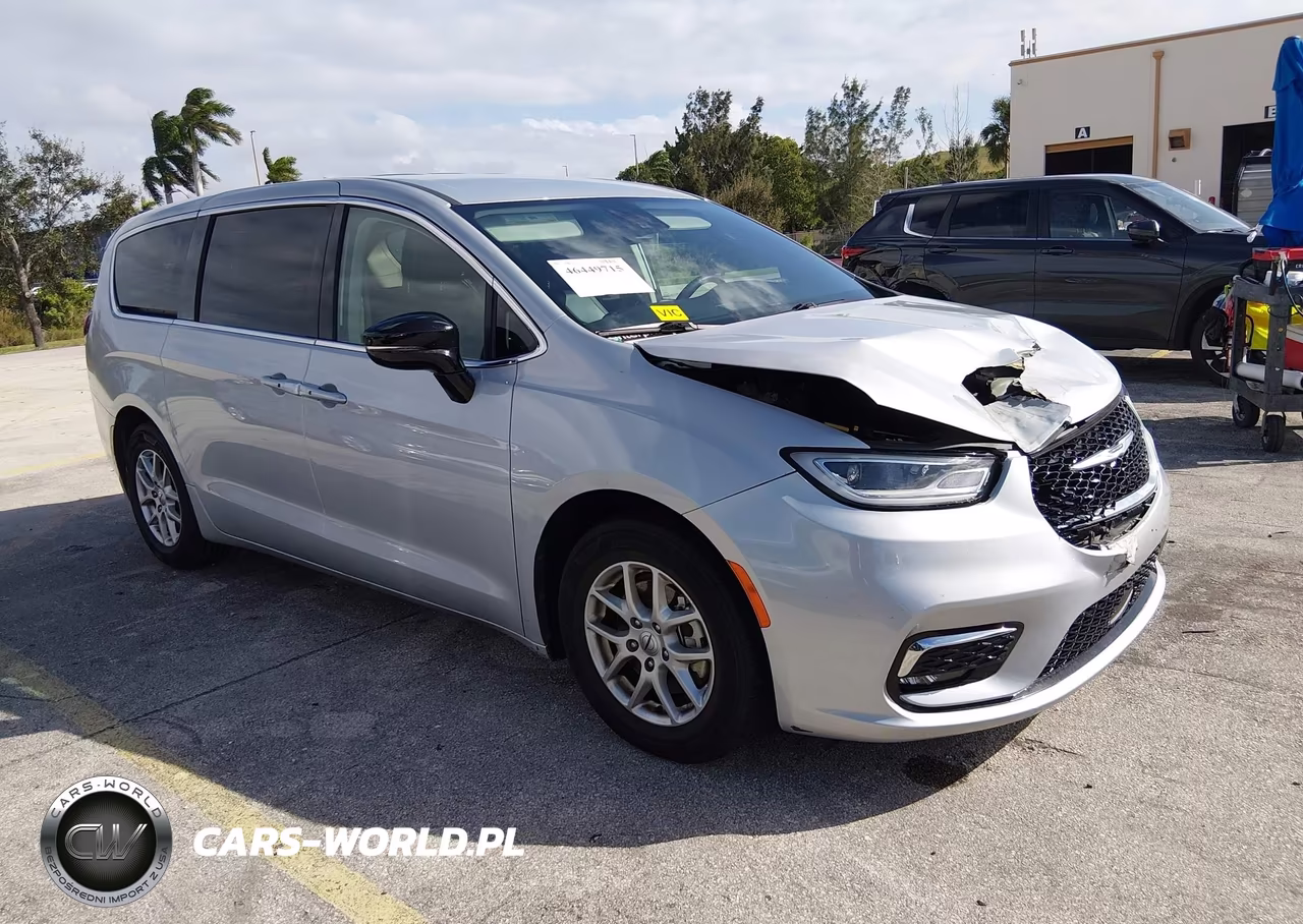2024 Chrysler Pacifica Touring L
