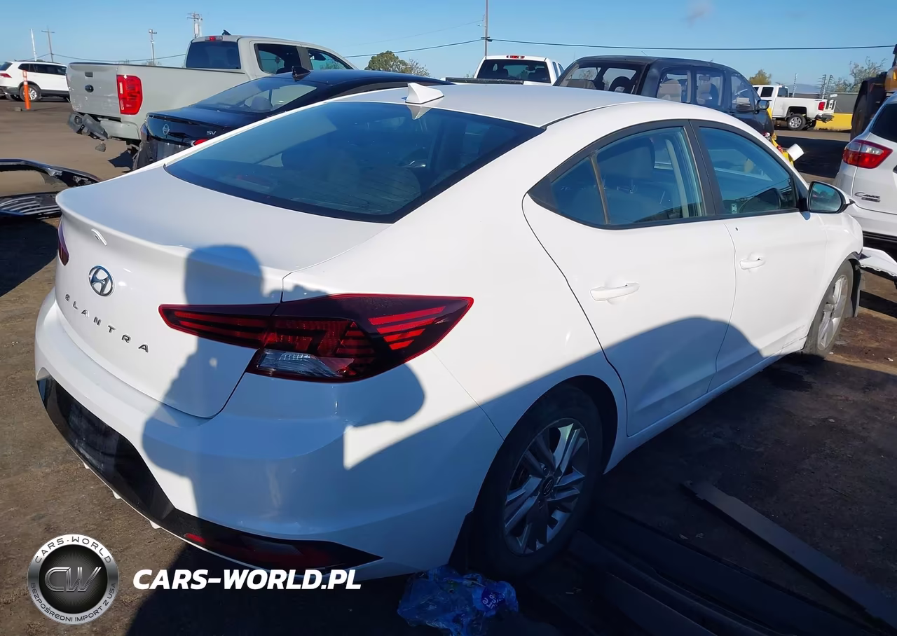 2019 Hyundai Elantra Sel VIN:5NPD84LF2KH439935 - 4