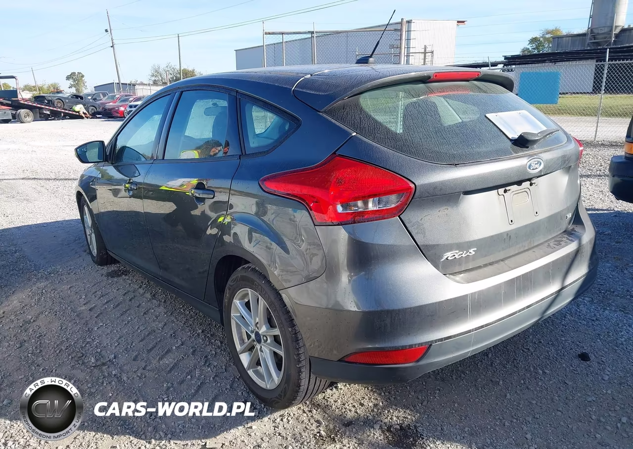 2017 Ford Focus Se VIN:1FADP3K28HL241334 - 3