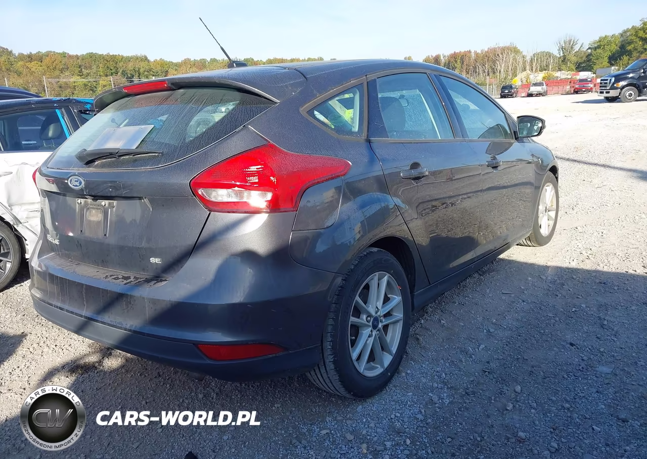 2017 Ford Focus Se VIN:1FADP3K28HL241334 - 4