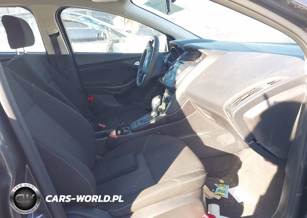 2017 Ford Focus Se VIN:1FADP3K28HL241334 - 5