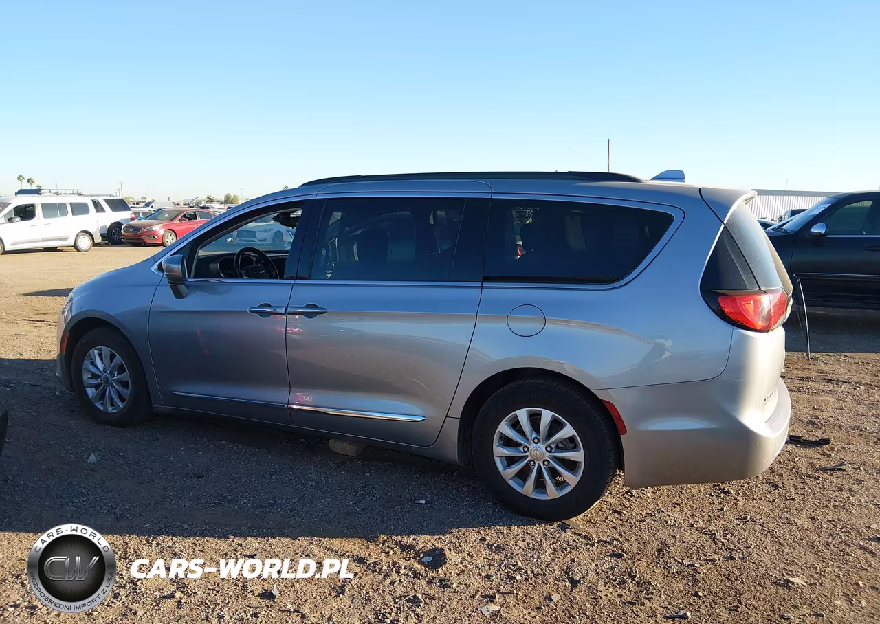 2017 Chrysler Pacifica Touring-L VIN:2C4RC1BG1HR614359 - 14