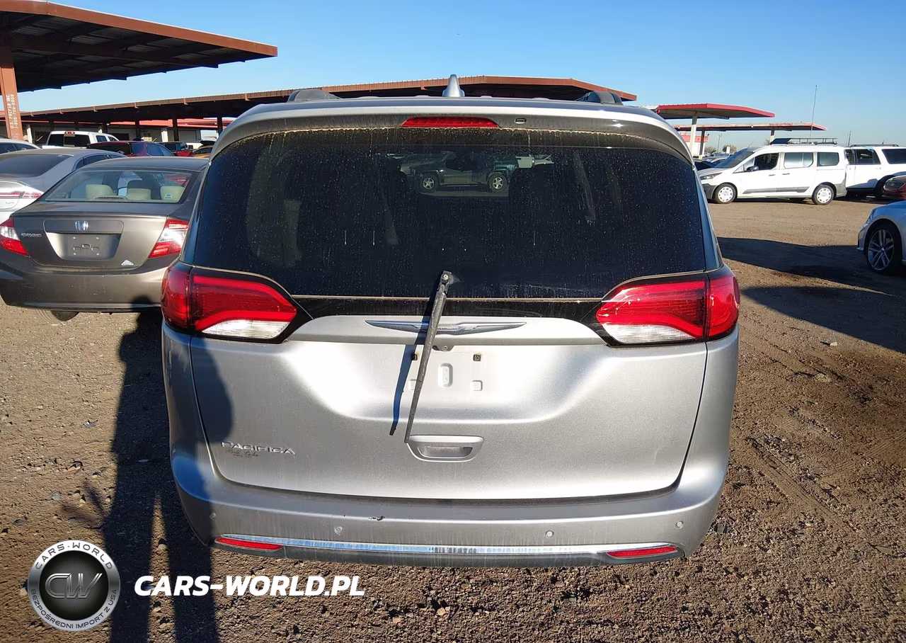 2017 Chrysler Pacifica Touring-L VIN:2C4RC1BG1HR614359 - 16