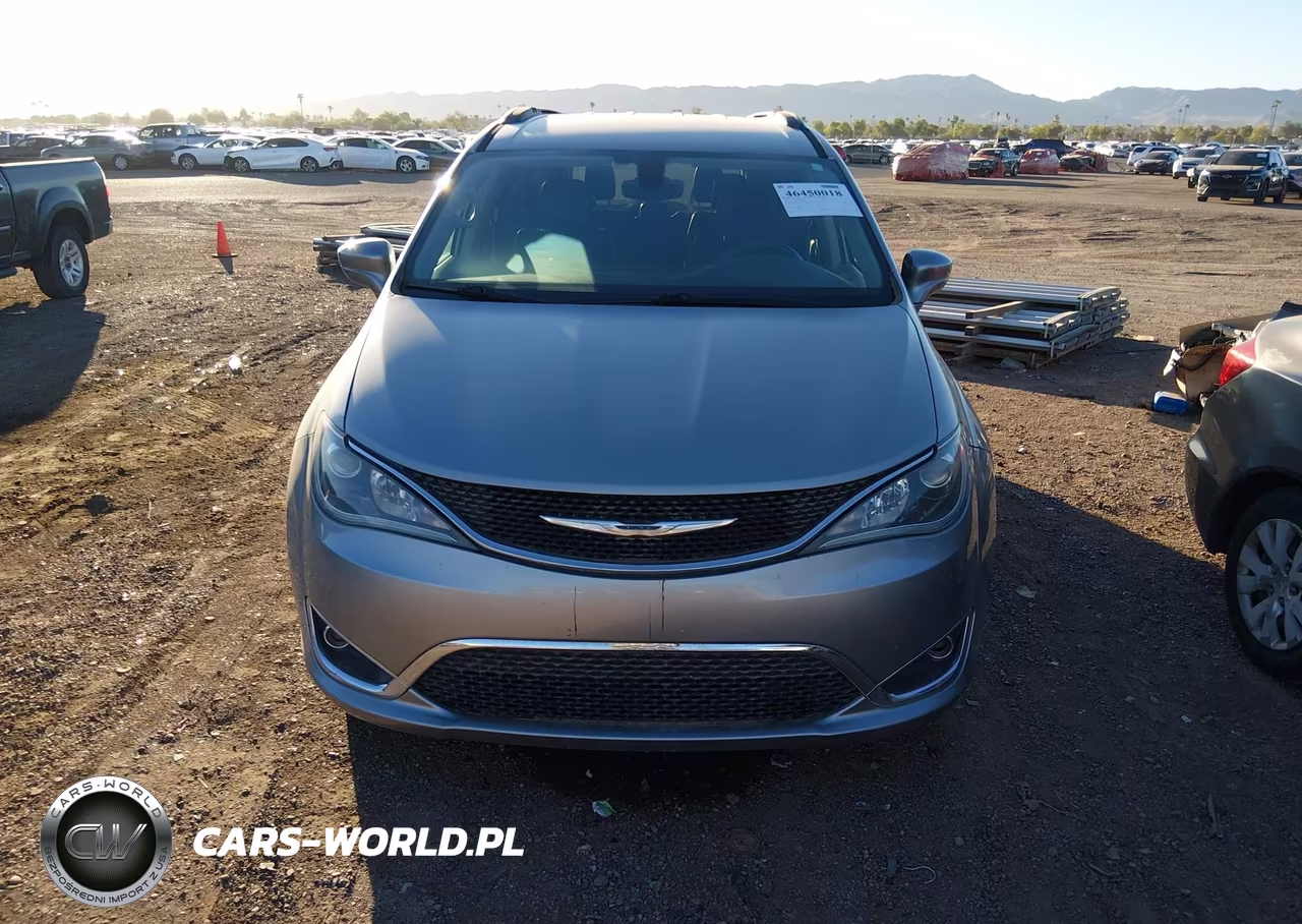 2017 Chrysler Pacifica Touring-L VIN:2C4RC1BG1HR614359 - 6
