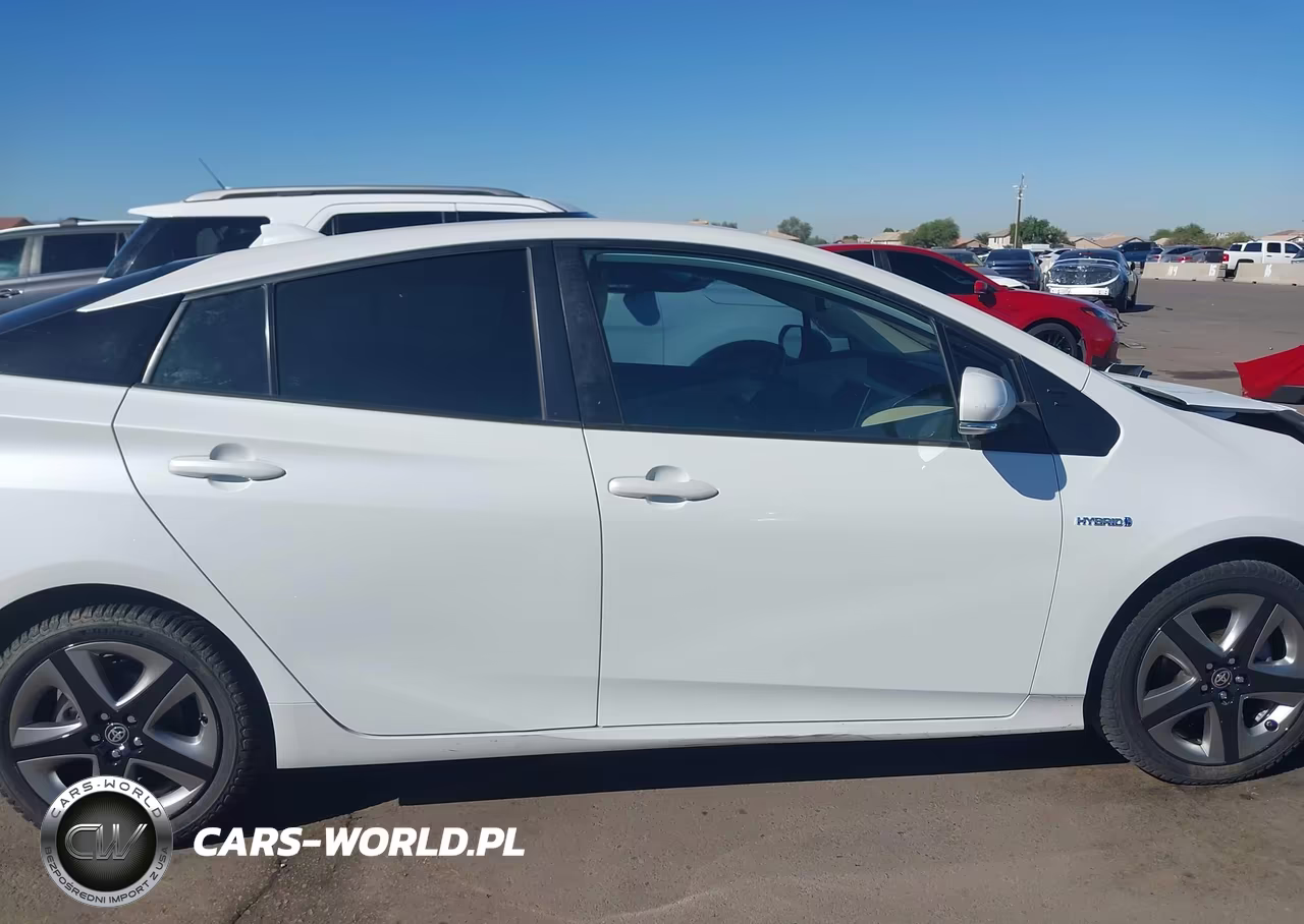 2021 Toyota Prius Xle VIN:JTDKAMFU0M3130484 - 14