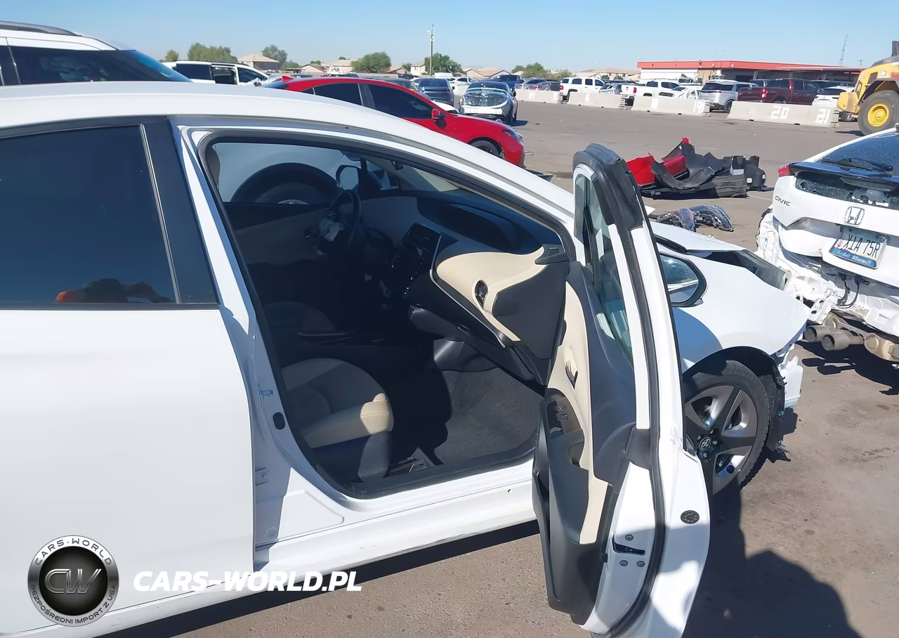 2021 Toyota Prius Xle VIN:JTDKAMFU0M3130484 - 5