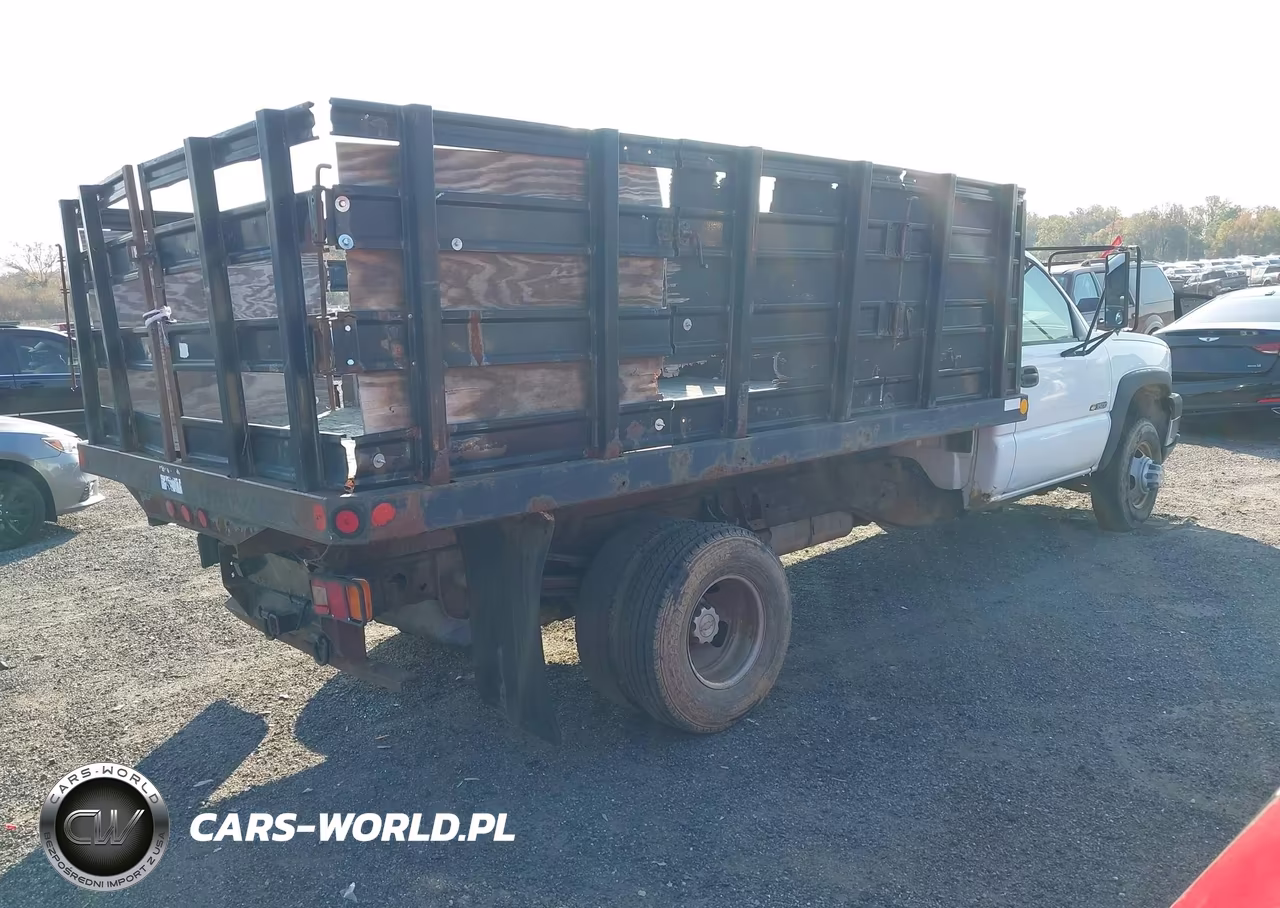2004 Chevrolet Silverado 3500 Chassis Work Truck VIN:1GBJC34U84E220185 - 4