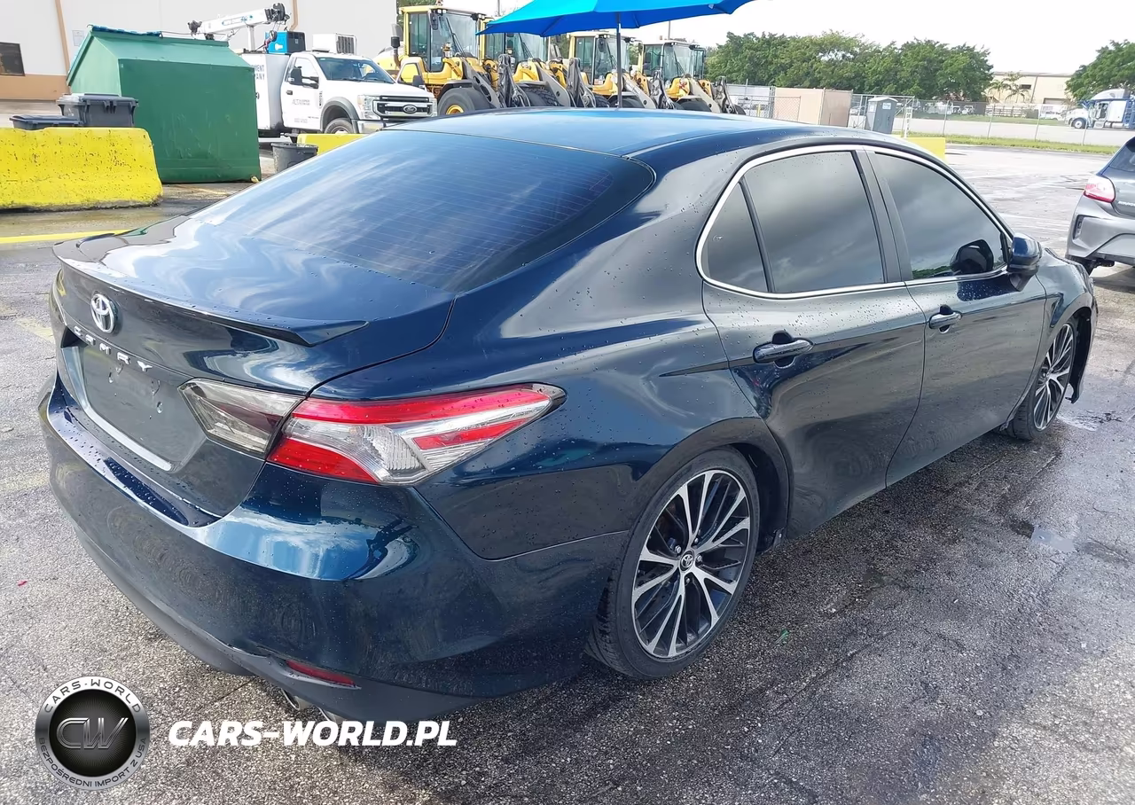 2018 Toyota Camry Se VIN:JTNB11HK0J3021251 - 4