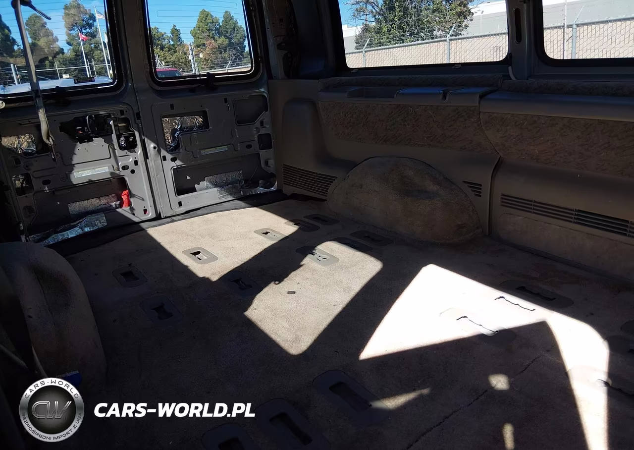 2002 Chevrolet Express Lt VIN:1GNFG65R521151260 - 8