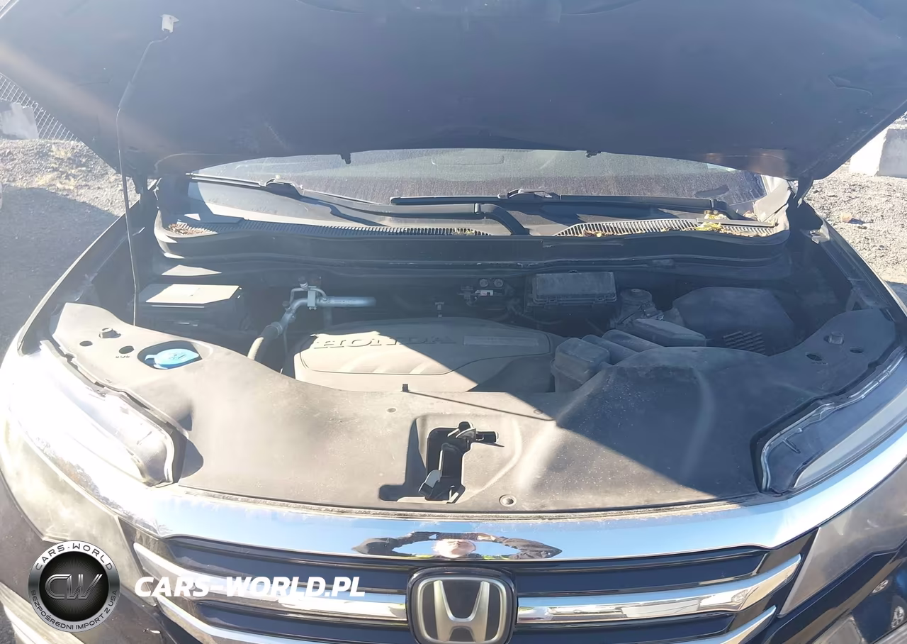 2016 Honda Pilot Touring VIN:5FNYF6H9XGB008240 - 10