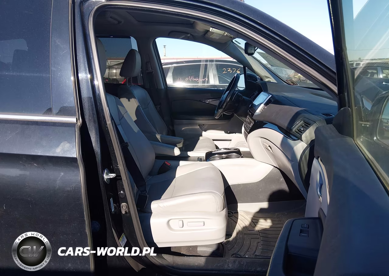 2016 Honda Pilot Touring VIN:5FNYF6H9XGB008240 - 5