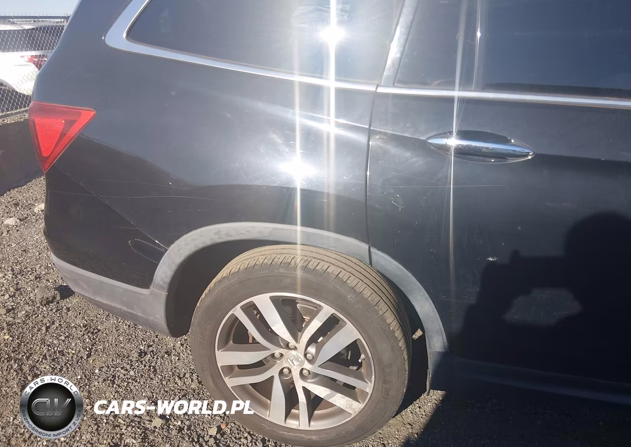 2016 Honda Pilot Touring VIN:5FNYF6H9XGB008240 - 6