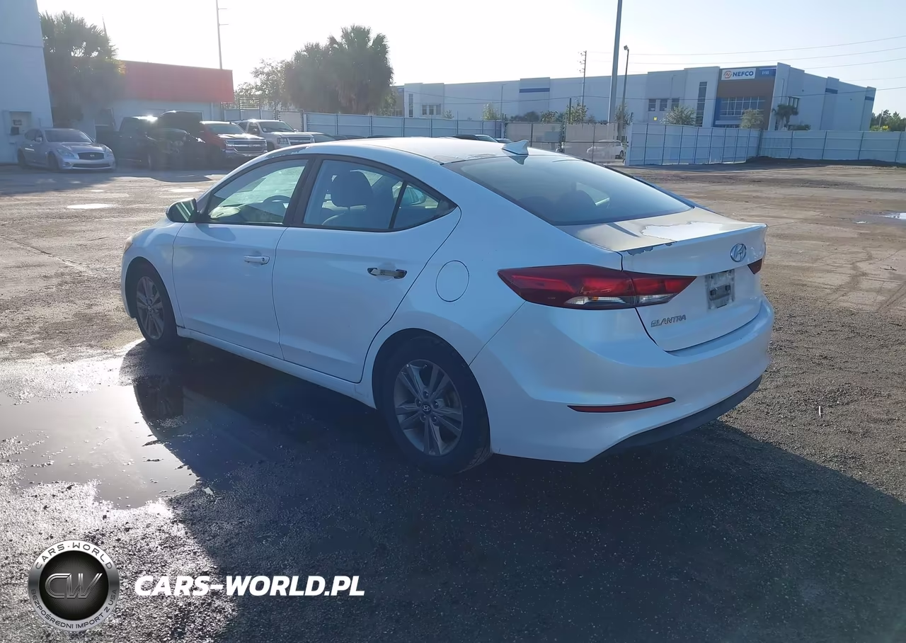 2018 Hyundai Elantra Sel VIN:5NPD84LF5JH312806 - 3