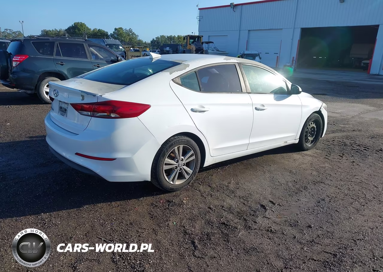 2018 Hyundai Elantra Sel VIN:5NPD84LF5JH312806 - 4