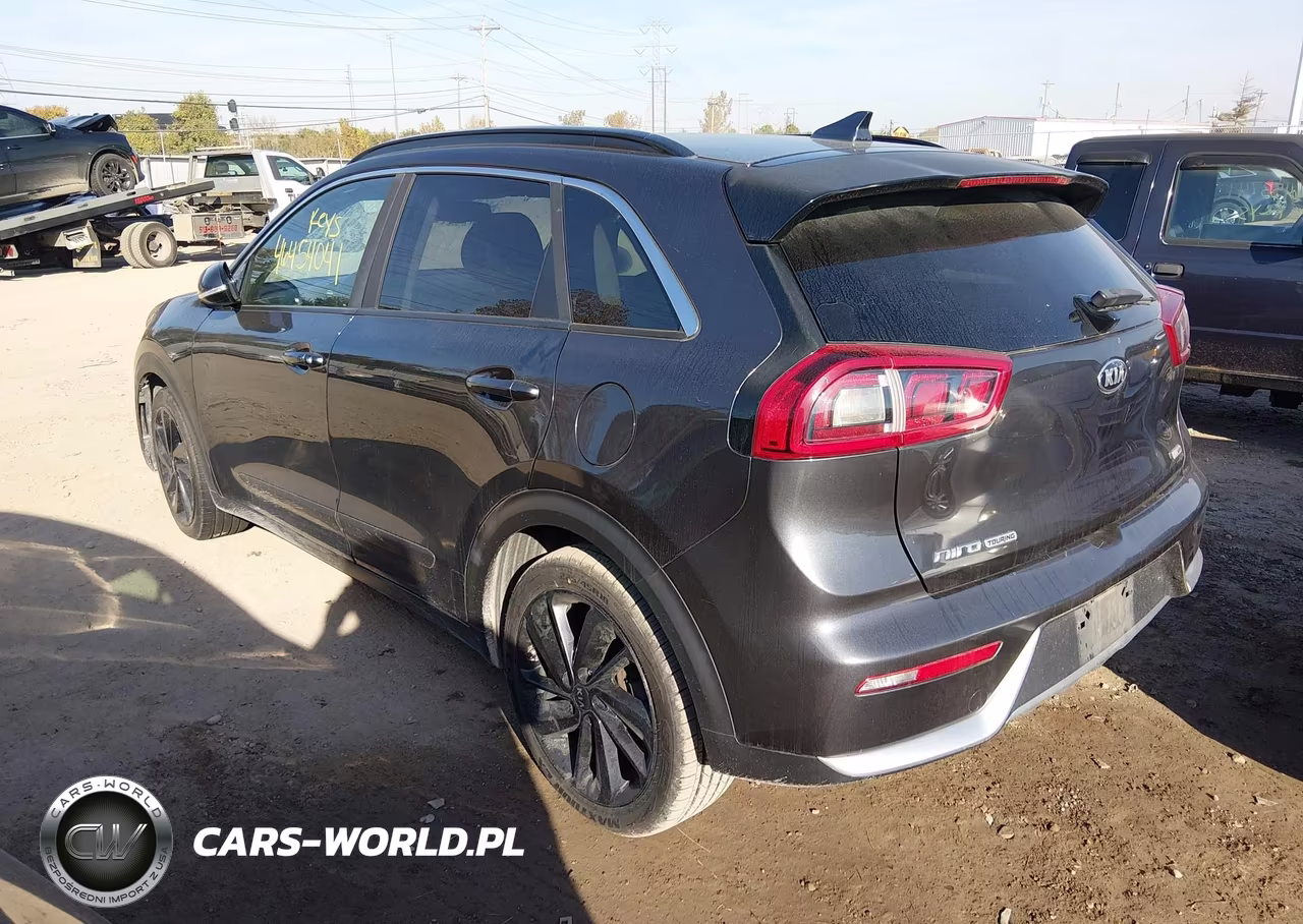 2019 Kia Niro S Touring VIN:KNDCC3LC5K5260041 - 3