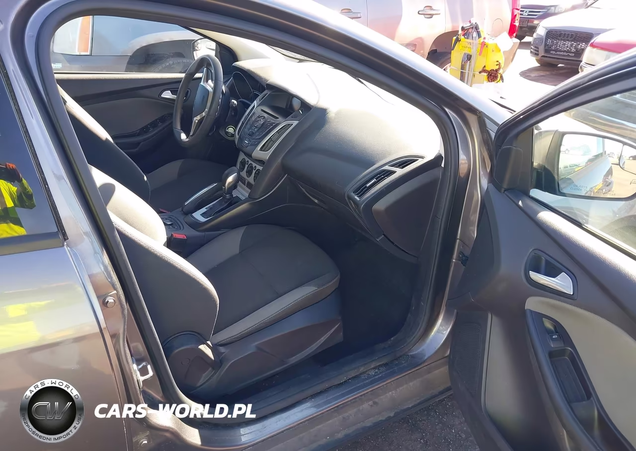 2014 Ford Focus Se VIN:1FADP3K26EL143883 - 5