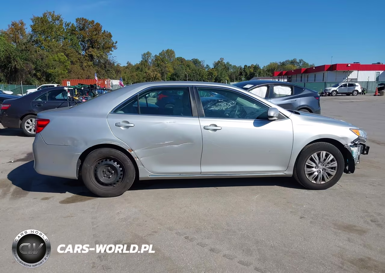 2014 Toyota Camry Le VIN:4T4BF1FK2ER411293 - 14