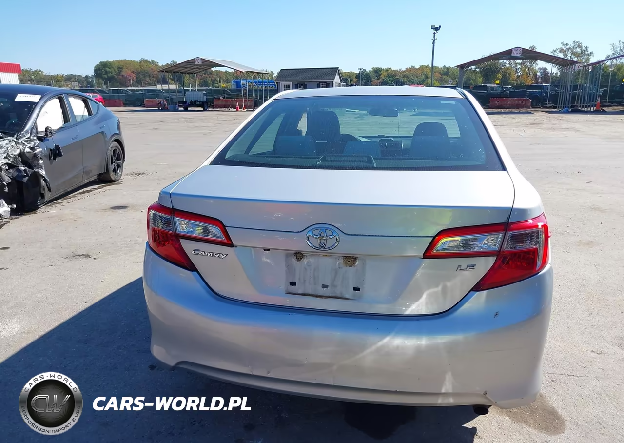 2014 Toyota Camry Le VIN:4T4BF1FK2ER411293 - 17