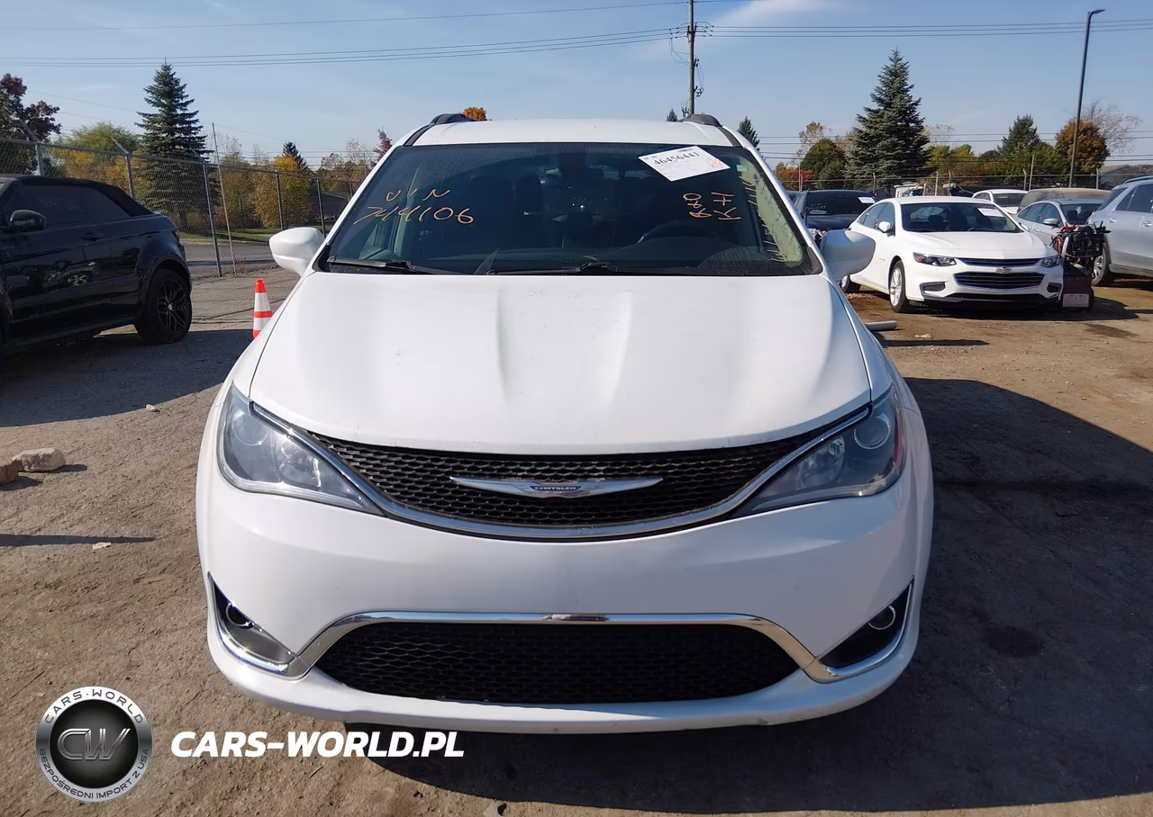2017 Chrysler Pacifica Touring-L VIN:2C4RC1BG8HR744106 - 12