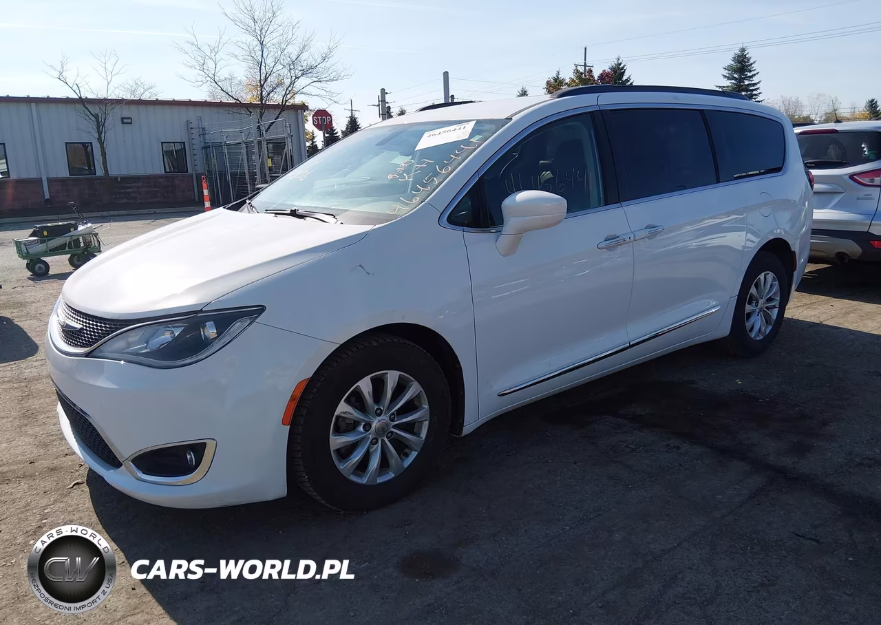 2017 Chrysler Pacifica Touring-L VIN:2C4RC1BG8HR744106 - 2