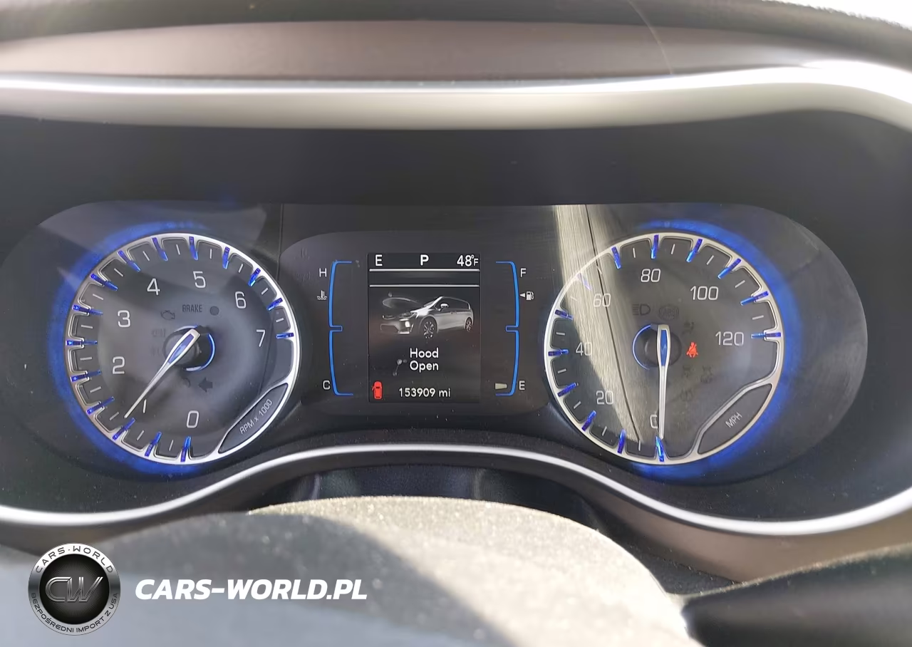 2017 Chrysler Pacifica Touring-L VIN:2C4RC1BG8HR744106 - 7