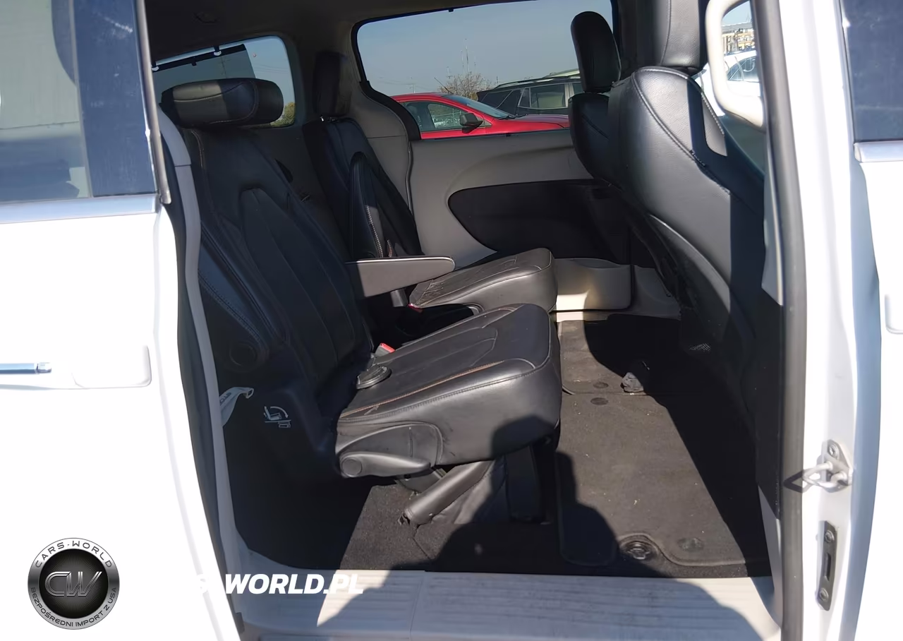 2017 Chrysler Pacifica Touring-L VIN:2C4RC1BG8HR744106 - 8